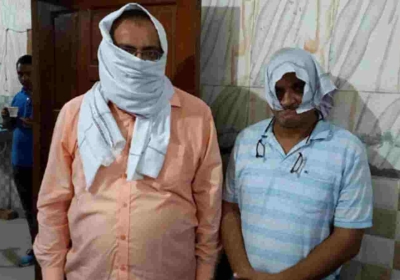 दो मत्स्य अधिकारी रिश्वत लेते गिरफ्तार