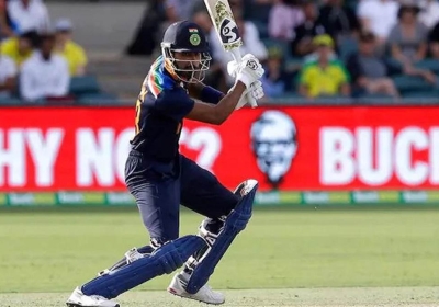 हार्दिक पांड्या ने मैच में फिफ्टी व 4 विकेट हॉल नाम कर लगाई रिकॉर्ड्स की झड़ी