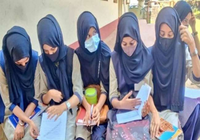 हिजाब विवाद छात्राओं को हिजाब पहनने से रोकने पर कर्नाटक में प्रिंसिपल को जान से मारने की धमकी पुलिस ने दर्ज की शिकायत
