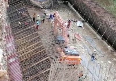 बदरीनाथ हाईवे पर निर्माणाधीन पुल की शटरिंग गिरने से दबे आठ मजदूर
