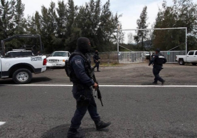 मेक्सिको में पुलिस व सशस्त्र नागरिकों में झड़प