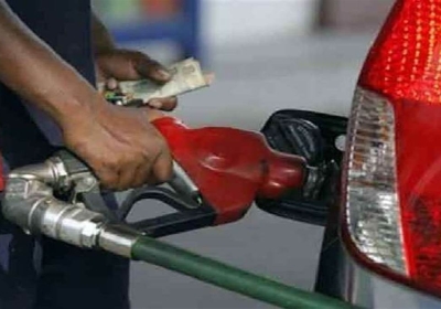 पाकिस्तान में 30 रुपये महंगा हुआ पेट्रोल-डीजल