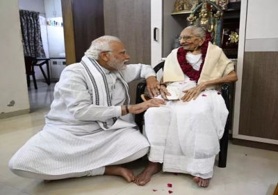 PM Modi Mother passed Away