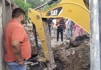 Bulldozers run on the Encroachments