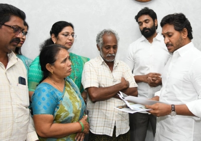 The family of the victim met Jagan and asked for justice