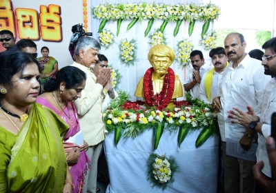 Chief Minister met villagers on Jyotiba Phule Jayanti
