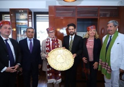 श्री अनुराग सिंह ठाकुर ने सेंट ट्रोपेज़ में रणजीत सिंह के समय के फ्रांसीसी सेना जनरल के वंशजों को हिमाचली थाल