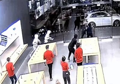 Thieves enter Apple store through a tunnel in bathroom and steal 436 iPhones 