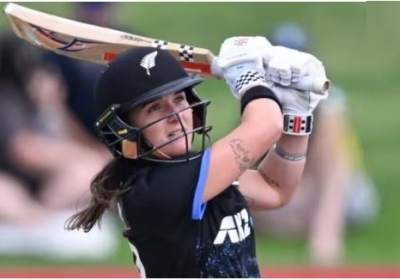 Amelia Kerr Sets World Record