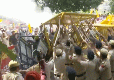Chandigarh AAP Workers Protest Against Arrest Sanjay Singh Police Clash Video