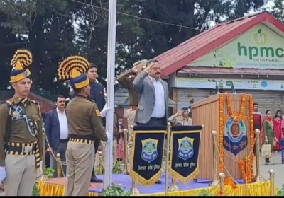 Education minister raised the National Flag in Mall Road Shimla 