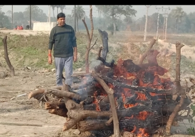 Meet naveen shrivastav who burn the deadbodies of heirless people in Gopalganj Bihar 
