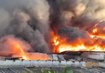 Raging fire in Patna Refined Oil & Yarn Warehouse
