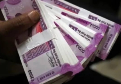Deposited Rs 2,000 to 4 crore in banks on the first day