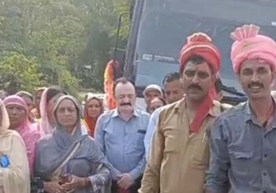 HRTC bus reached the village for the first time after independence, villagers welcomed the driver-conductor