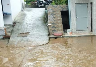 The first picture of the negligence of Hamirpur-Mandi NH construction came in front, rain water entered the houses in Thana Darogan