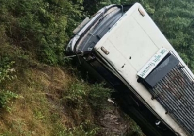 HRTC bus met with an accident in Chaupal, driver-conductor injured