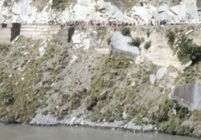 Accident on Chamba-Bharmour NH, uncontrolled car fell into Chamera Dam, 4 to 5 people were on board