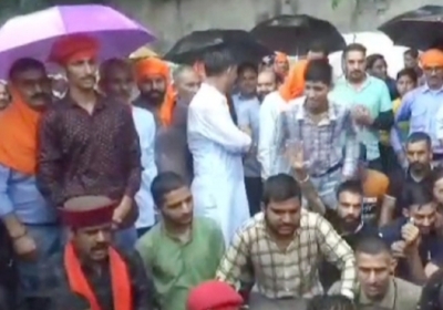 Activists of Devbhoomi Kshatriya Sangathan sat on strike outside the secretariat amid rain, read the whole story