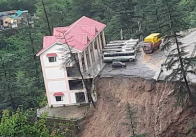 Landslide on a house in Bagh Dumaihar Panchayat of Kotkhai killed husband and wife, debris filled in hospital.