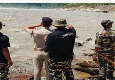 Jawans of Third Battalion Pandoh launched search operation to find missing people in Beas river.