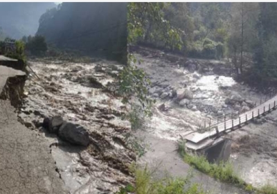 Cloudburst caused devastation in Panchnala of Gadsa Valley of Kullu, 2 bridges washed away; news of some cattle flowing.