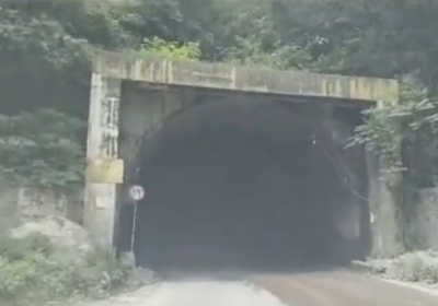 On the Chandigarh-Manali Fourlane Project, about three kilometer long out tunnel has been shrouded in darkness for the last 15 days, water seepage continues in the hill inside the tunnel.