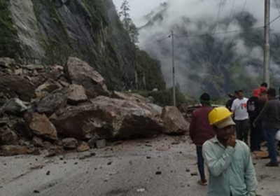 Shimla Kinnaur NH closed due to rain, houses evacuated in Nathpa.