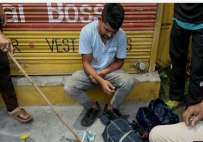 People caught a young man trying to steal bike in Kangra in the morning.