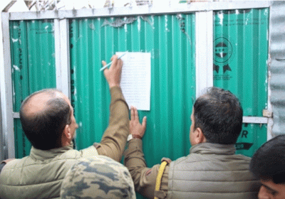 Two houses attached on charges of helping terrorists in Bandipora