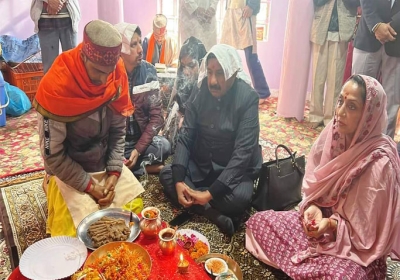 Mukesh-Agnihotri-in-Temple