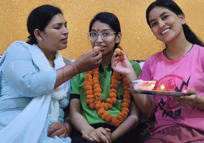 Chamoli's daughter Tanisha Bisht created history,