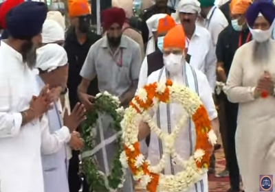 PM Modi Pays Last Tribute To Parkash Singh Badal