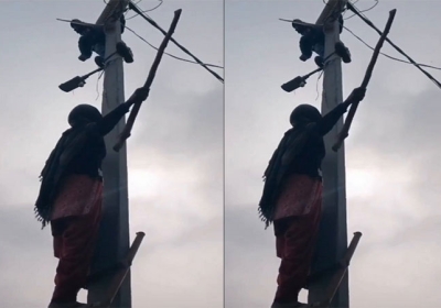 Sambhal Woman Climbed on Bijli Pole Threat To Lineman For Electricity Cut 