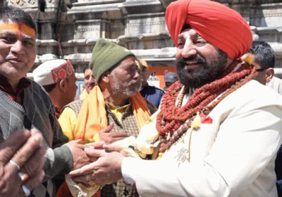 Governor Gurmit at Badrinath Dham