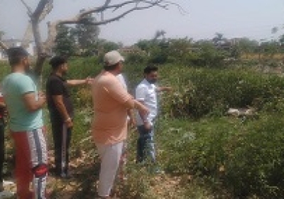 तालाब में जमा गंदा पानी दे रहा बीमारियों को न्यौता
