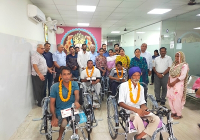 Distributed tricycles to the differently-abled: श्री श्याम परिवार ट्रस्ट ने वितरित की दिव्यांगो को ट्राई साइकिल