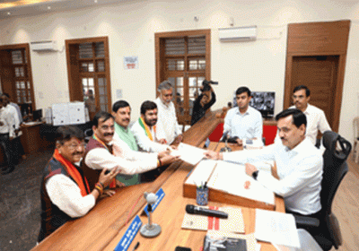 BJP candidate from Chhindwara Vivek Bunty Saahu filed nomination in the presence of veterans