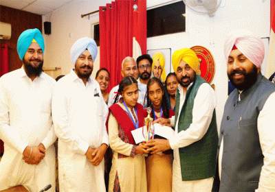 The Chief Minister honored the girl students