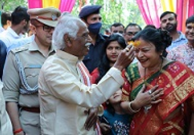 हरियाणा की वाईस चेयरमैन श्रीमती सुषमा गुप्ता के अपने निवास पर "होली मिलन" समारोह का आयोजन किया गया