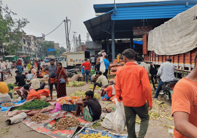 Fruits and vegetables are reaching the market late in rotten condition