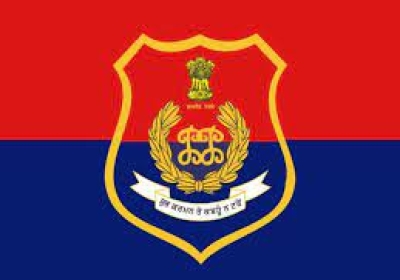 कर्नल बीएस संधू के खिलाफ दायर किया गया मामले की जाँच करने पहुंचे माइनिंग एसडीओ दविन्द्र सिंह  ।