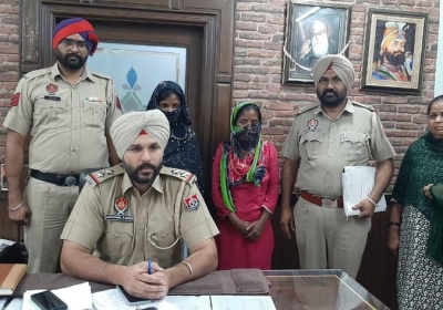 पति को नहर में धक्का देकर मौत के घाट उतारने वाली पत्नी व सास को पुलिस ने किया कोर्ट में पेश