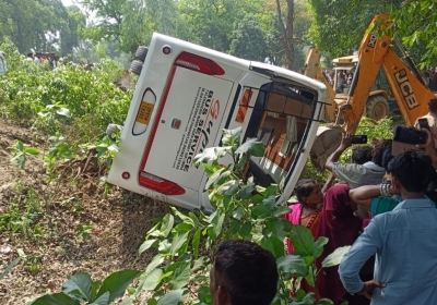 Tourist Bus from Andhra Narrowly Escapes Disaster