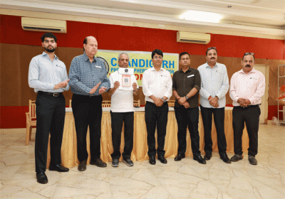 Senior photographers and senior members honoured with garlands