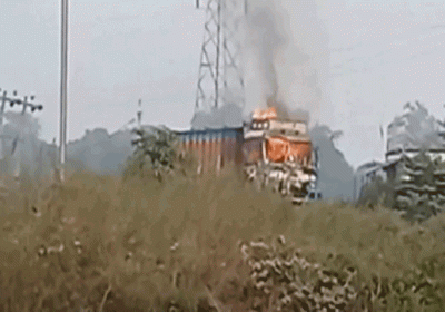 Four school children died in collision between truck and auto in Bihar