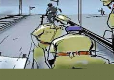 ट्रेन के आगे कूदकर जान दी