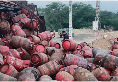 Ajmer: Truck loaded with gas cylinders