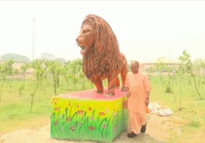 Battle over the Lion in UP: Akhilesh Roaring Taunt over the Scrap-Metal Lion