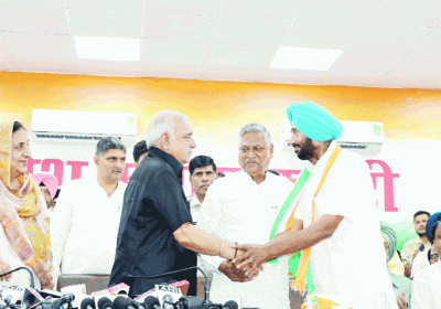 Congress ticket takers started holding Hooda's hand